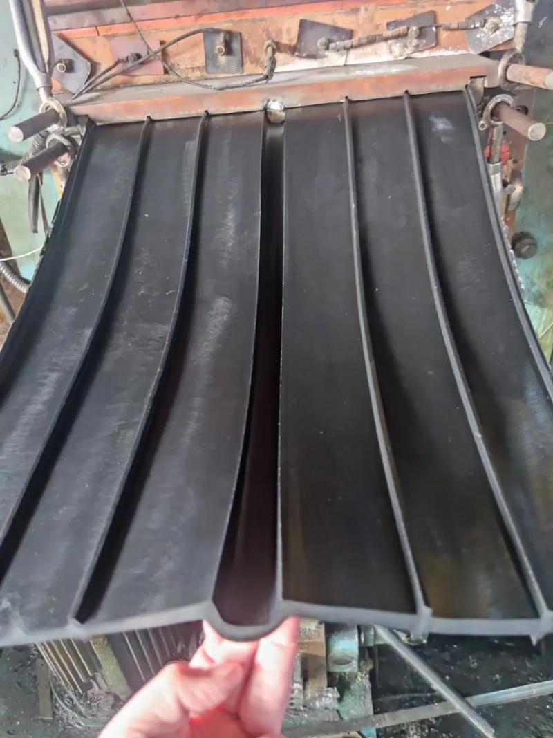 廠(chǎng)家直銷(xiāo)優(yōu)質(zhì)止水帶——專(zhuān)注橡膠制品與橡塑制品生產(chǎn)